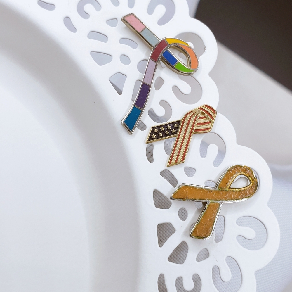3 Small Ribbon Tack Pin Set